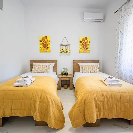 Fileo Family And Friends Living *