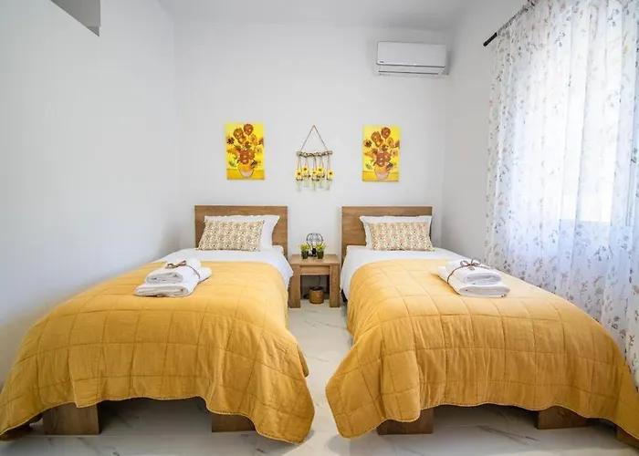 Fileo Family And Friends Living *