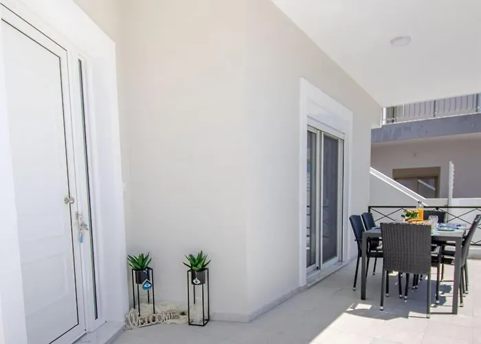 Fileo Family And Friends Living